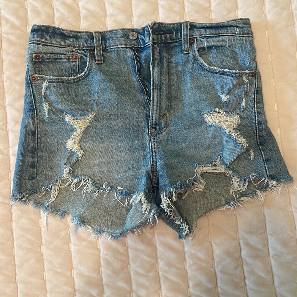 NWOT Abercrombie high rise mom short size 28/6, excellent condition